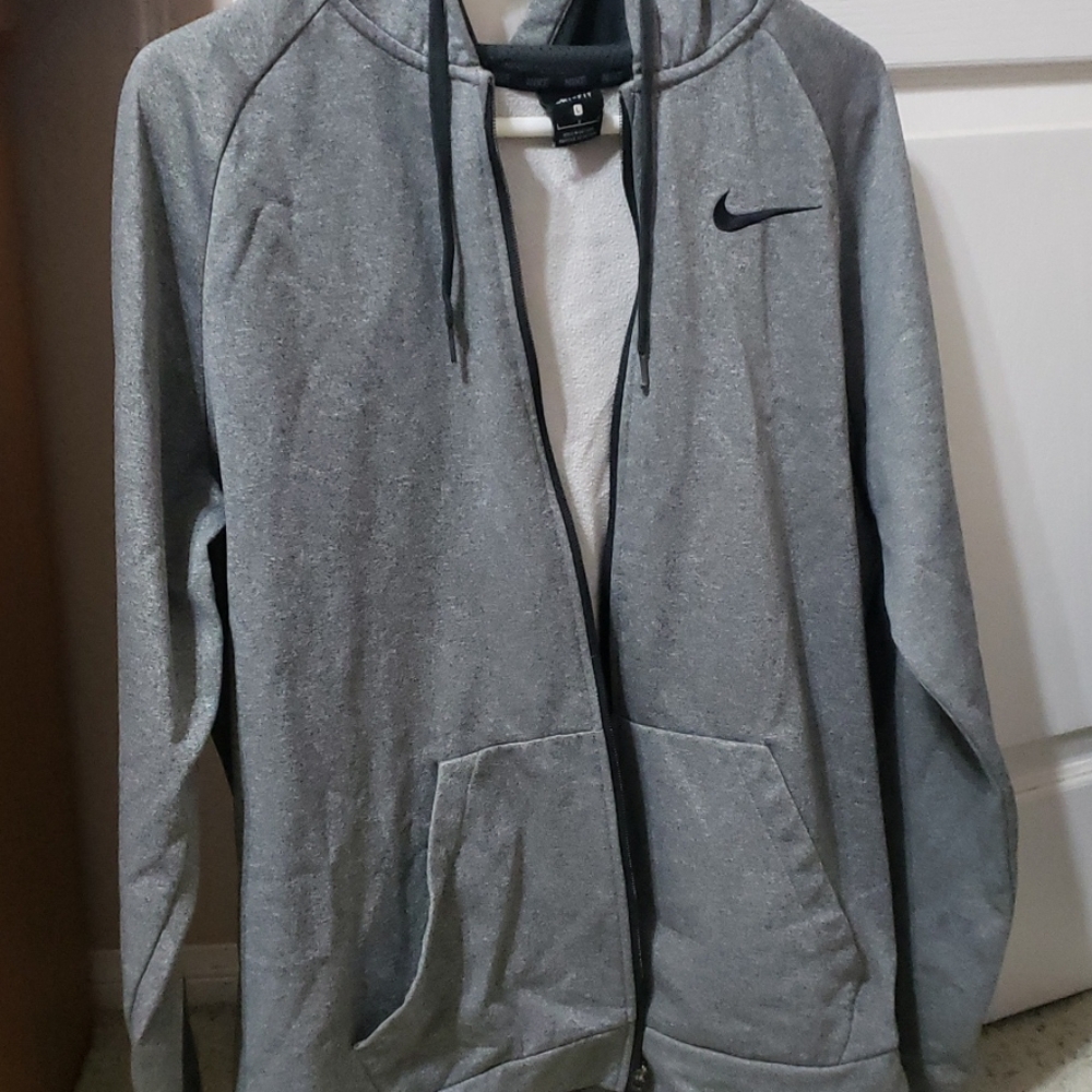 Nike dri-fit sports sweatshirt